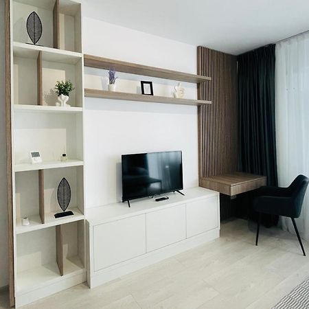 Q Royal Apartment - Palas Center Iasi Exteriör bild