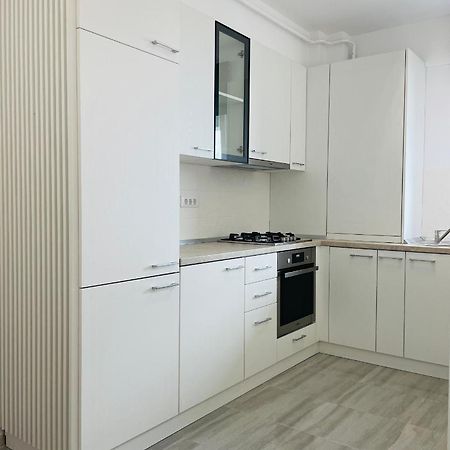 Q Royal Apartment - Palas Center Iasi Exteriör bild