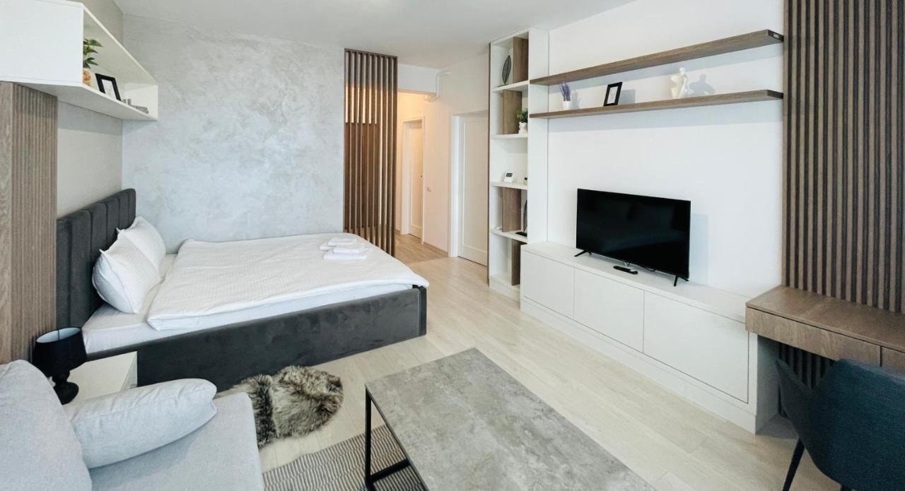 Q Royal Apartment - Palas Center Iasi Exteriör bild