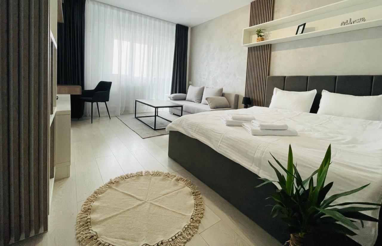 Q Royal Apartment - Palas Center Iasi Exteriör bild