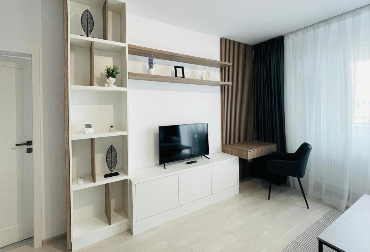 Q Royal Apartment - Palas Center Iasi Exteriör bild